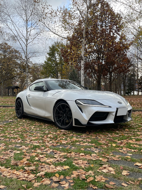 スープラのA90・DB22・紅葉・11月もよろしくお願いしますに関するカスタム事例の投稿画像1枚目
