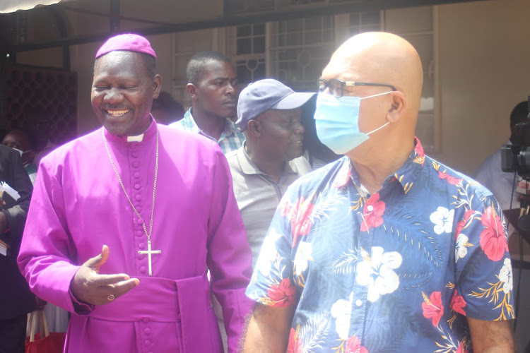 National Council of Churches in Kenya Nyanza region coordinator David Kodia of Bondo ACK with a section candidates from Kisumu during the signing of peace and manifesto charter on Wednesday.