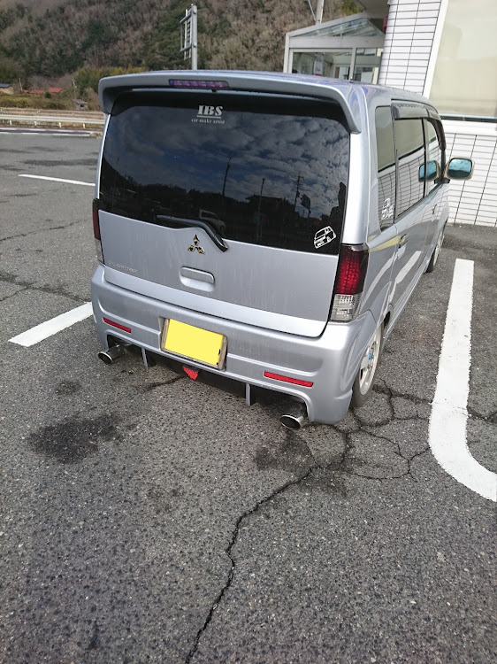 eKスポーツのパルファム マフラー・2本だしマフラー・似合わない気がする・出口ワンオフします。に関するカスタム事例の投稿画像1枚目
