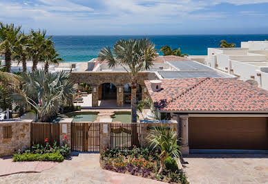 House with pool and terrace 4