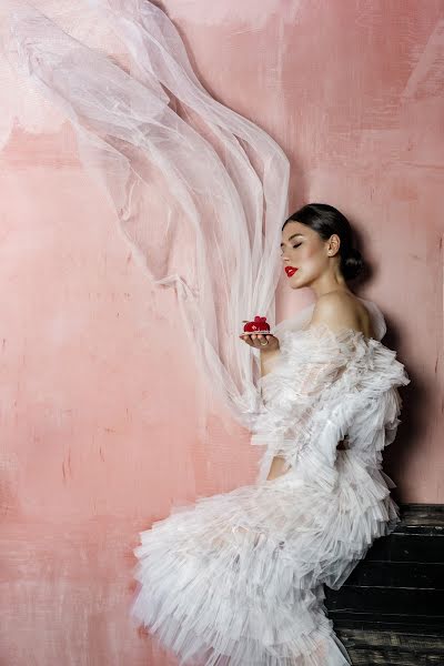 Wedding photographer Elena Dyakiv (djakiv). Photo of 14 February 2020