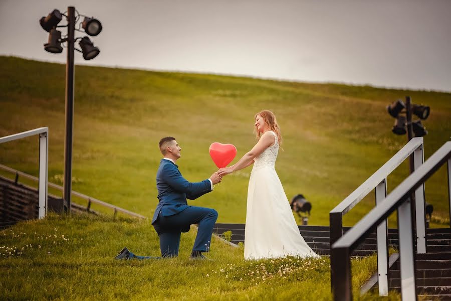 Fotografo di matrimoni Krzysztof Piątek (krzysztofpiate). Foto del 3 aprile 2018