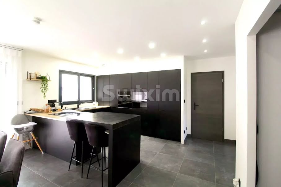 Vente maison 5 pièces 135 m² à Scionzier (74950), 497 000 €