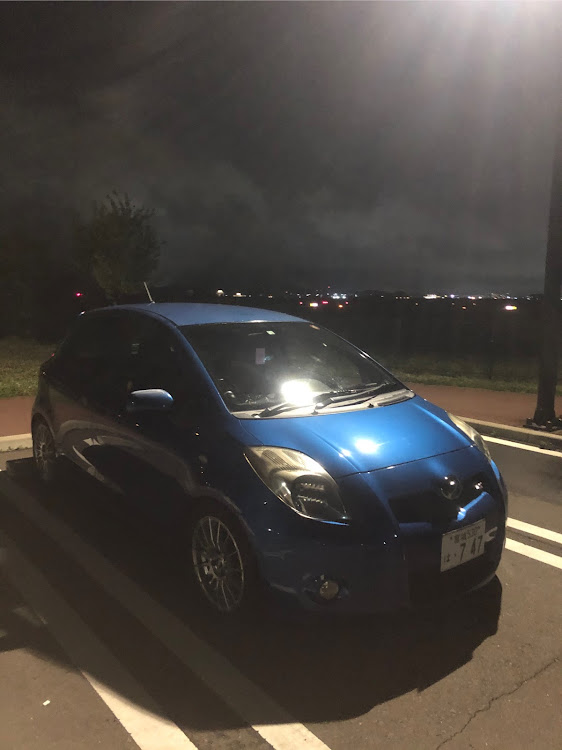 ヴィッツRSのリア充爆発・車高高くね・ボッチオフ会に関するカスタム事例の投稿画像1枚目
