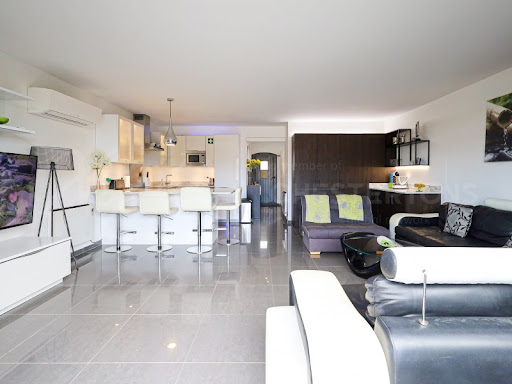 Maison avec piscine et terrasse 4