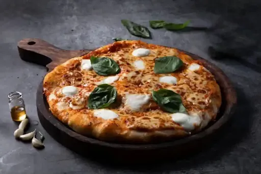 Royal Margherita Pizza