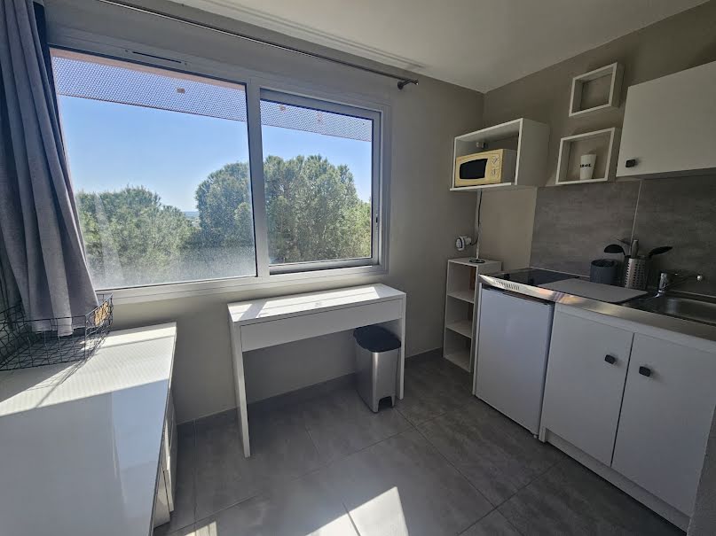 Location meublée appartement 1 pièce 12.39 m² à Nimes (30000), 450 €