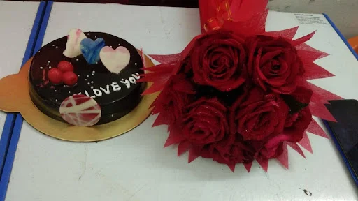 Chocolate Cake 10 Red Roses