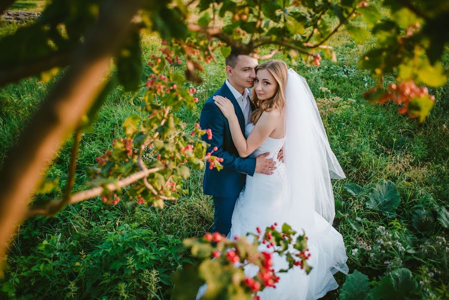 Wedding photographer Dmitro Lisyuk (dimontito). Photo of 8 August 2015