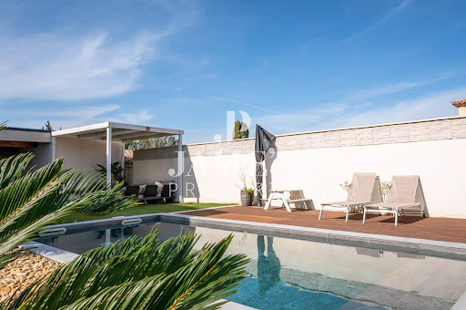 House with pool and terrace 2