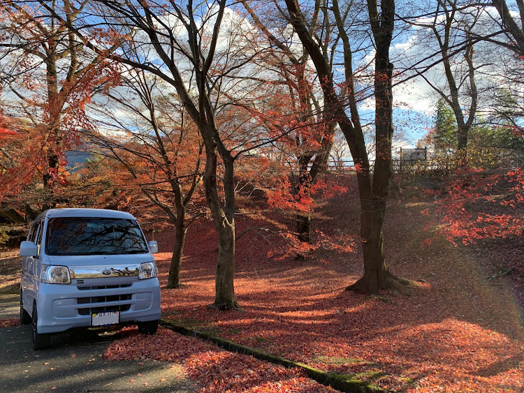 ハイゼットカーゴの紅葉ドライブ・紅葉と愛車・ハイゼットカーゴのある生活に関するカスタム事例の投稿画像2枚目