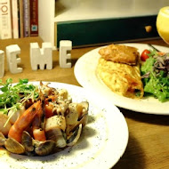 We & Me Cafe