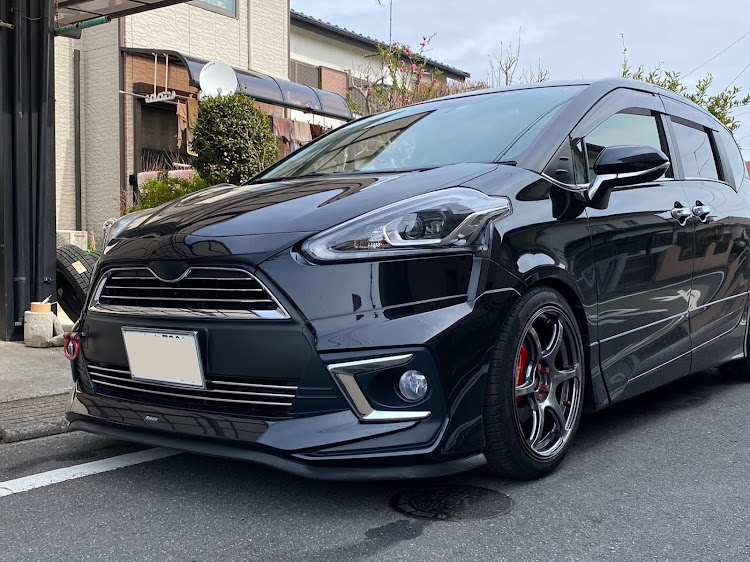 シエンタの洗車・fclカラーチェンジLEDバルブ・夏タイヤに交換に関するカスタム事例の投稿画像1枚目