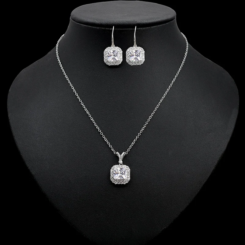 Ensemble Collier et Boucles d'Oreilles en Zirconium Luxe et Lumière Nouvelle, Élégance Éblouissante pour Illuminer Toutes vos Tenues
