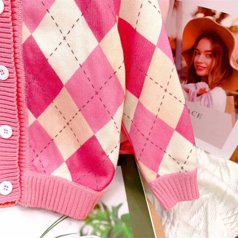 Cardigã com losangos para meninas, casaco de moda com personalidade. Ideal para um visual estiloso e confortável, perfeito para os dias frios de outono e inverno.