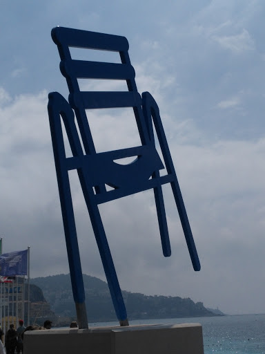 Sculpture Chaise Bleue Geante