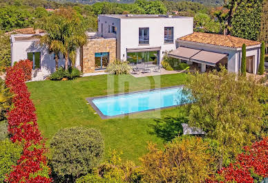 Maison avec piscine et terrasse 10