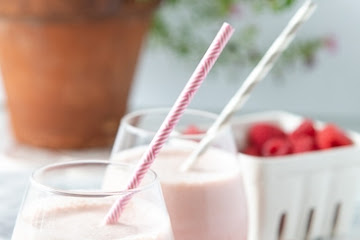 Raspberry Green Tea Smoothie