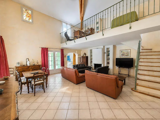 House with pool 4