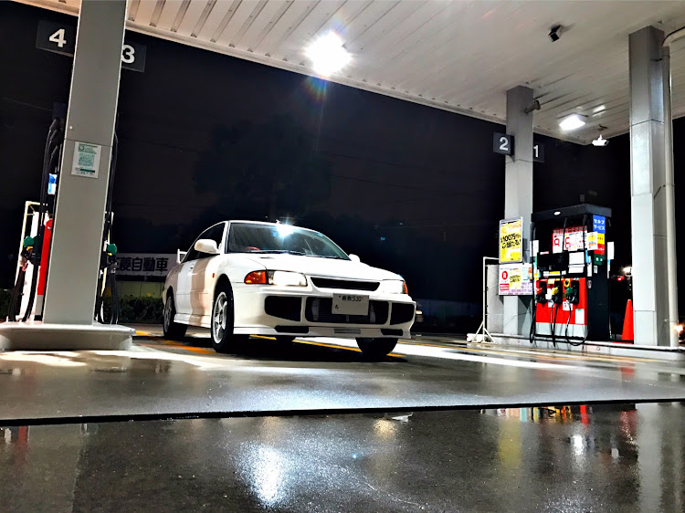 ランサーエボリューションのランエボ・ガソスタは盛れる・ナイトドライブ・夜に関するカスタム事例の投稿画像1枚目