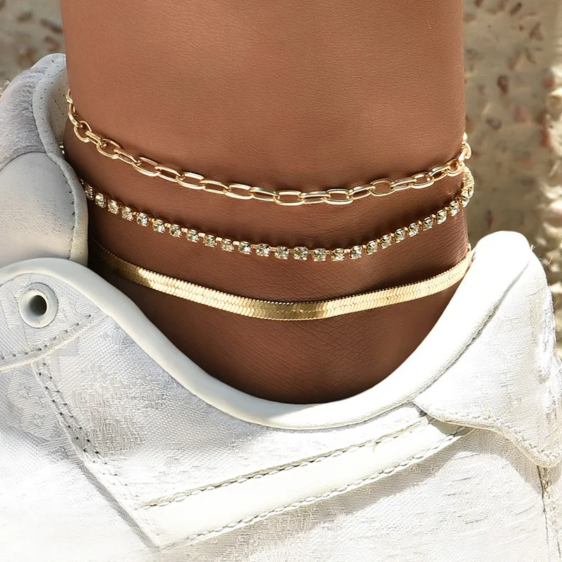 Creatieve meerlaagse enkelband met kristallen, voor een persoonlijke look en extra glamour, perfect voor de zomer.