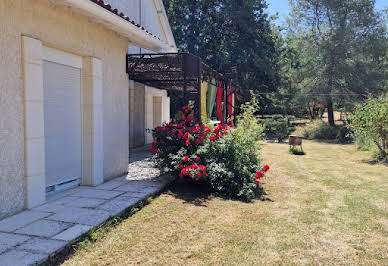 Maison avec piscine et terrasse 19