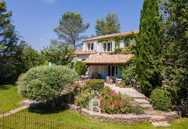 Maison avec piscine et jardin 1