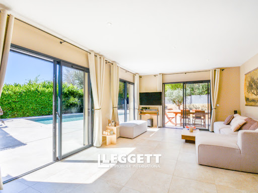 Modern living room with outdoor pool view in this luxury house for sale in Aix-en-Provence ($1,137,931 - 170 m²)