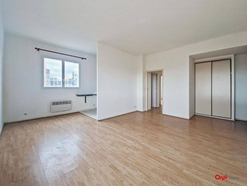 Location  appartement 3 pièces 57 m² à Montargis (45200), 590 €