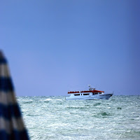 Traghetto visto dalla spiaggia di 