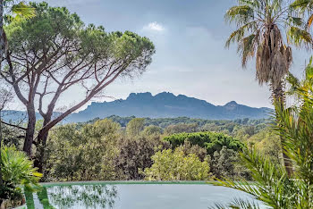 villa à Roquebrune-sur-Argens (83)