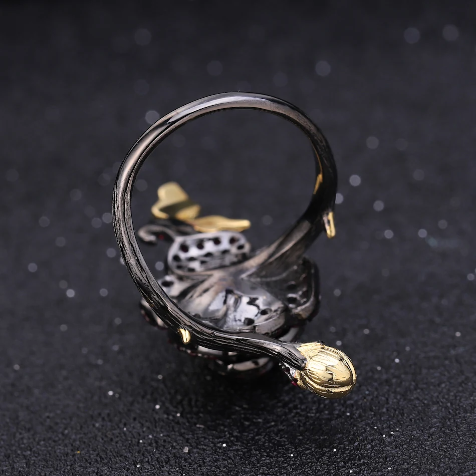 Bague en argent S925 avec design rose des vents naturelle et pierres précieuses colorées naturelles, un bijou unique et élégant.