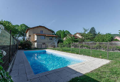 Maison avec piscine et terrasse 1