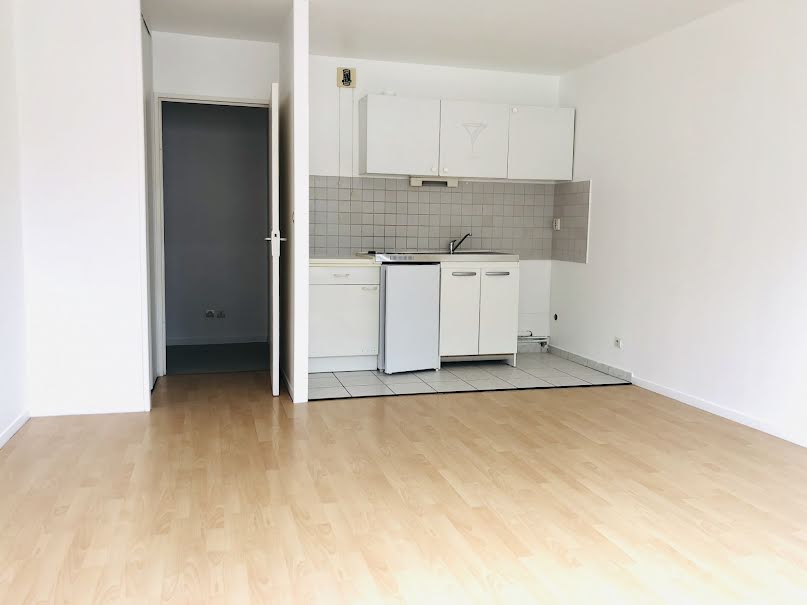 Location  appartement 1 pièce 27 m² à Amiens (80000), 495 €