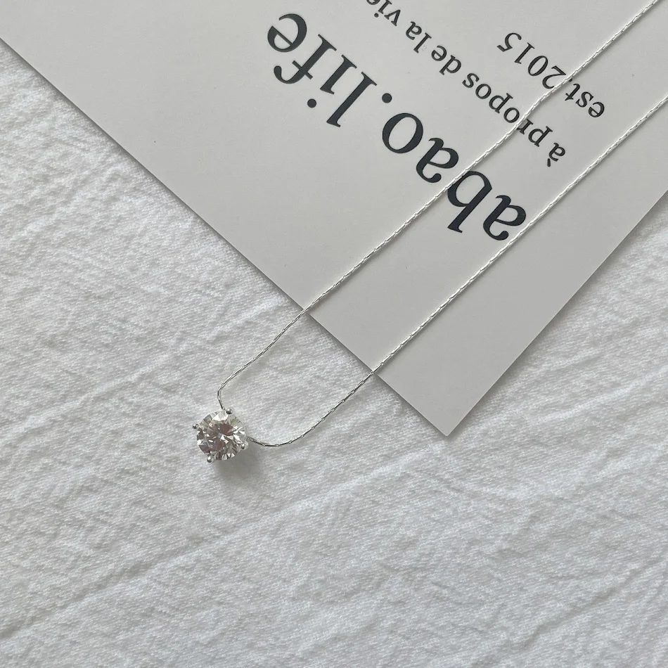 Collier avec pendentif diamant unique exquis en argent sterling S925, chaîne en os de serpent, un bijou simple et élégant pour femme.