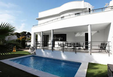 House with pool and terrace 10