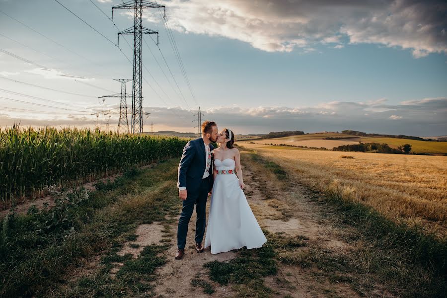 Jurufoto perkahwinan Anna Gajdošíková (anniegajdosikova). Foto pada 13 Oktober 2022