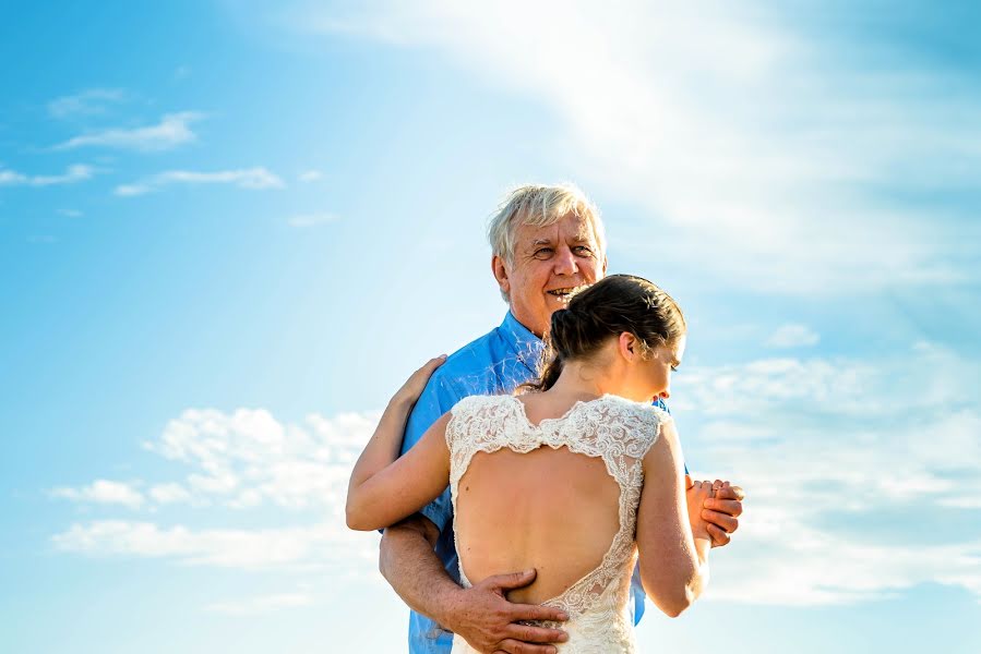 Fotógrafo de casamento Dianey Valles (dianeyvalles). Foto de 3 de outubro 2019