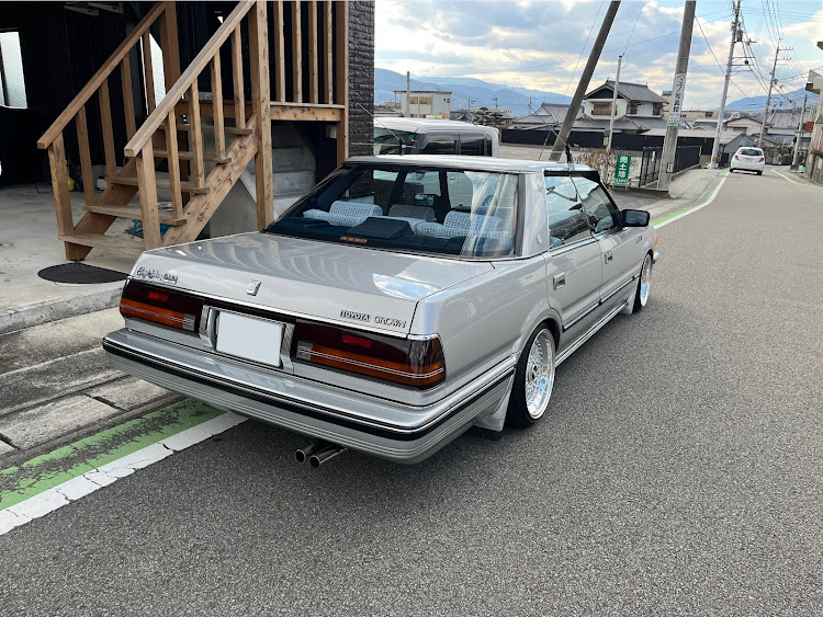 クラウンハードトップのハイソカー・いつかはクラウン・いつまでもクラウンに関するカスタム事例の投稿画像3枚目