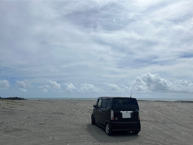 Nボックスの海と愛車・海ドライブ・くもり空に関するカスタム事例の投稿画像3枚目