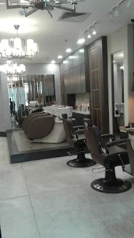 Hair Master Luxury Salon photo 2