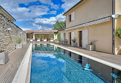 Maison avec piscine et jardin 6