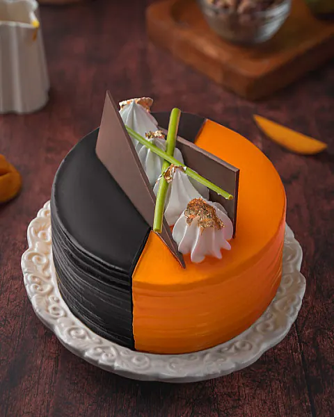 Mango Chocolate Half And Half Cake(550Gms.)