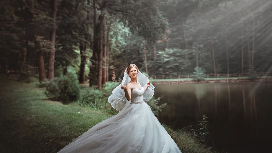 Fotografo di matrimoni Aleksandra Tikhova (aleksti). Foto del 27 dicembre 2015