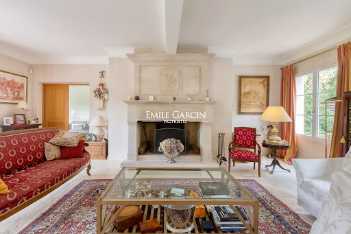 Propriété avec piscine et jardin 1