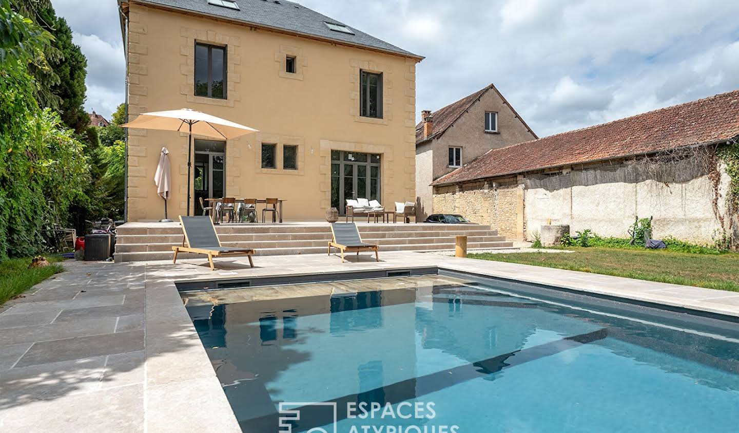 House with pool and terrace Montignac