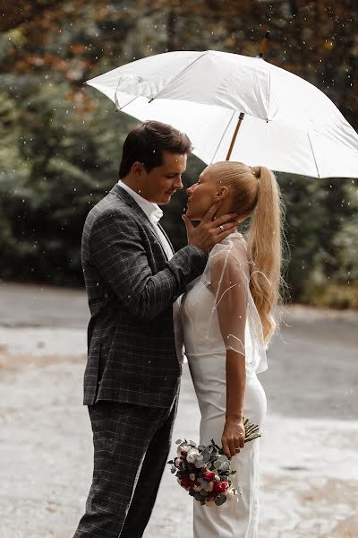 Wedding photographer Olya Poduta (olavolina). Photo of 2 November 2020