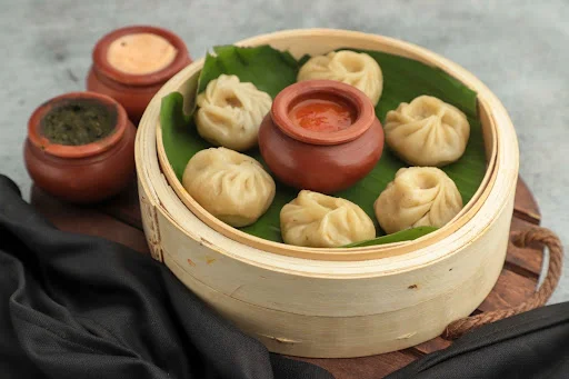 Veg Momos (6 pcs)