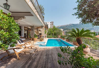 Villa with terrace 3