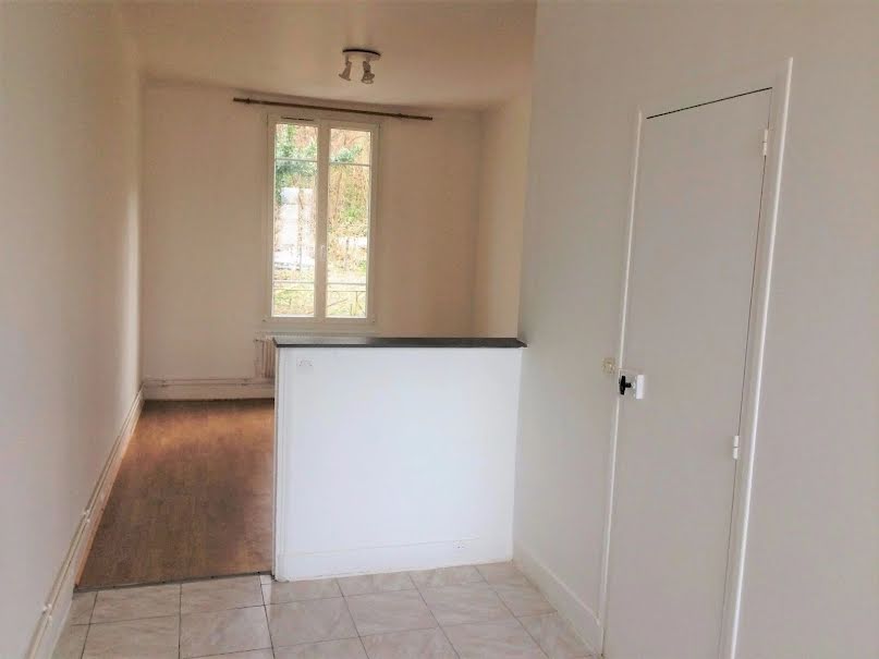 Location  appartement 1 pièce 26 m² à Cachan (94230), 710 €